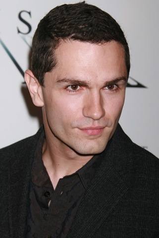 http://www.fortalezadelasoledad.com/notas/sam-witwer-nc.jpg