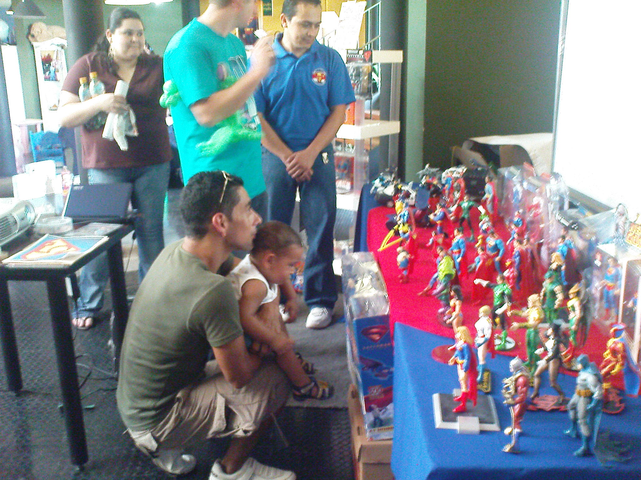 http://www.fortalezadelasoledad.com/notas/toyscon09/DSC00848.jpg