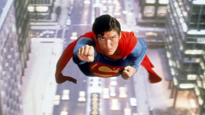 https://www.fortalezadelasoledad.com/imagenes/2022/09/01/superman_the_movie_flying_at_screen.jpg
