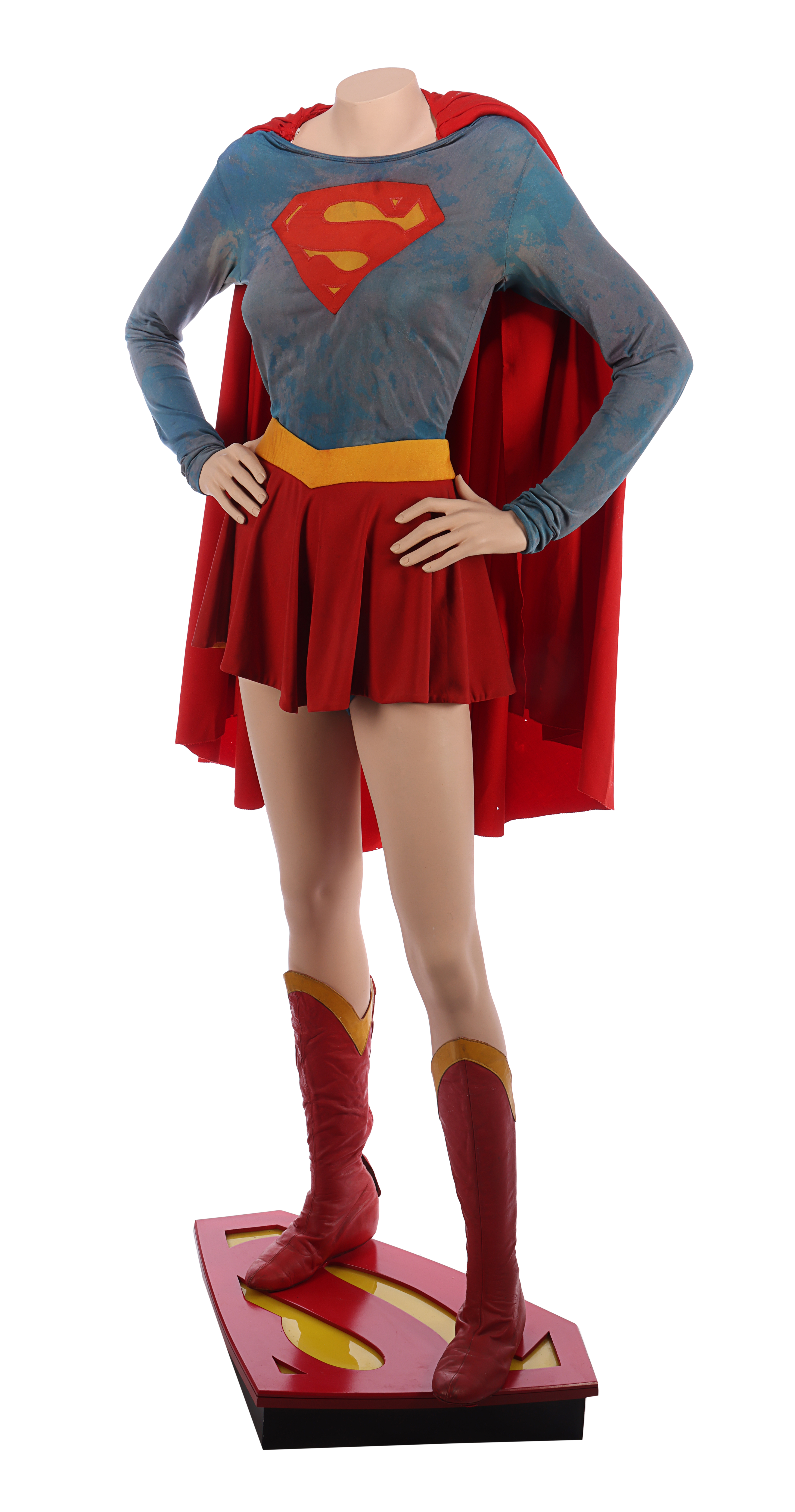 https://www.fortalezadelasoledad.com/imagenes/2022/10/13/helen_slater_supergirl_flying_costume.jpg