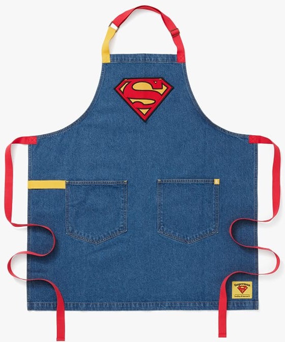 https://www.fortalezadelasoledad.com/imagenes/2026/05/26/Hedley_and_Bennett_Superman_Apron_1.jpg