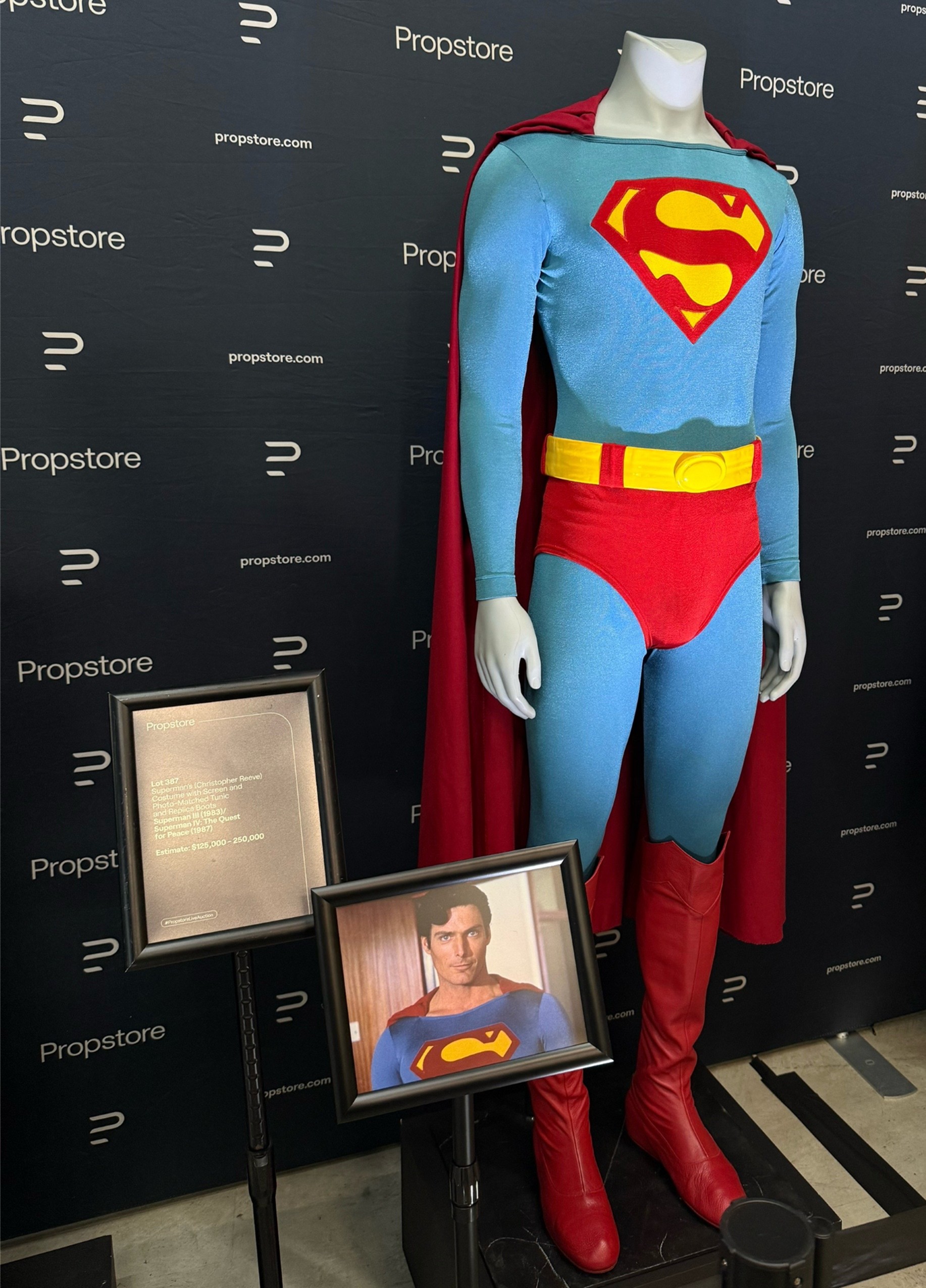 https://www.fortalezadelasoledad.com/imagenes/2026/09/01/Propstore_Auction_Christopher_Reeve_Superman_Costume_233K.jpg