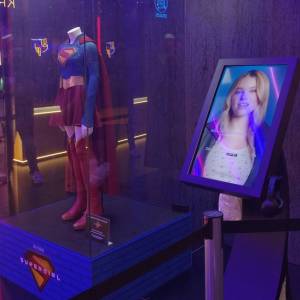 Traje de la película “Supergirl” se presentó en la CCXP25
