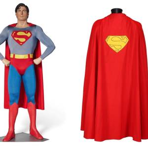 Subastas con accesorios de Superman engalanaron este fin de año