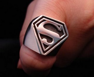 http://www.fortalezadelasoledad.com/notas/raro/joyas/Superman_ring_final.jpg